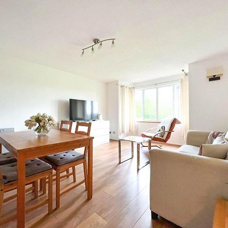 Lovely 2 Bedroom Flat With Free Parking, Great Transport Links To Central London, The Excel Centre, Canary Wharf And The O2! Zewnętrze zdjęcie