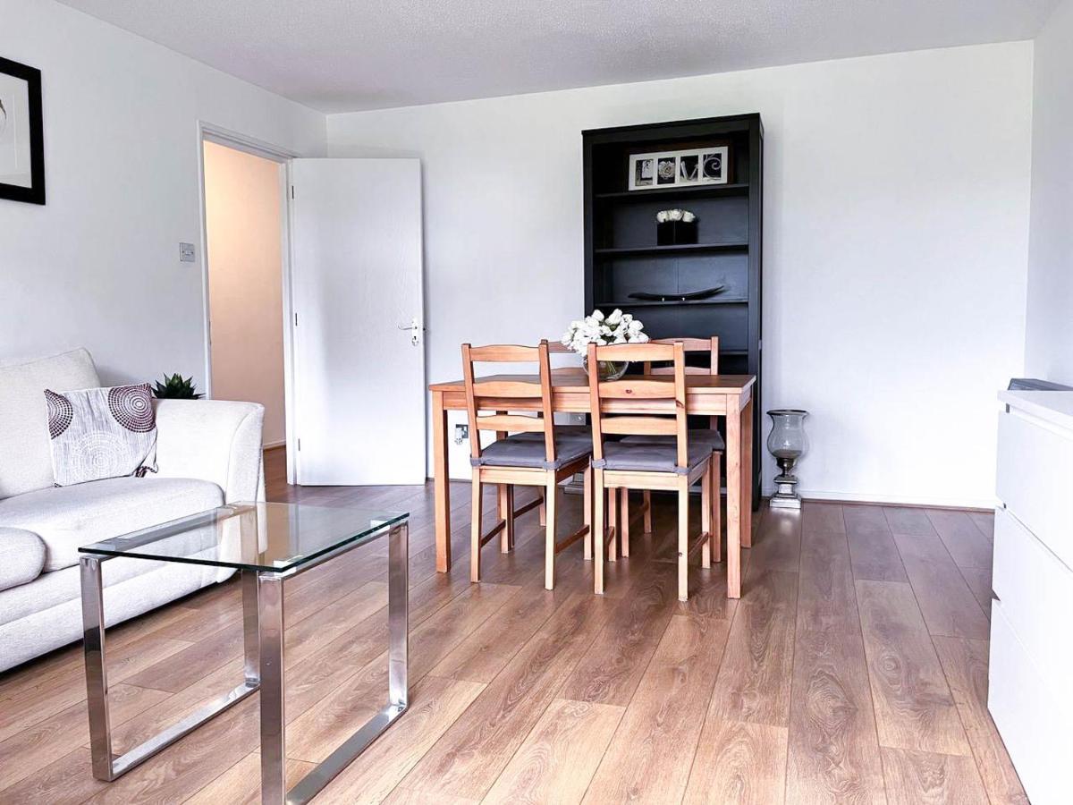Lovely 2 Bedroom Flat With Free Parking, Great Transport Links To Central London, The Excel Centre, Canary Wharf And The O2! Zewnętrze zdjęcie