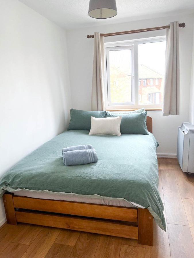 Lovely 2 Bedroom Flat With Free Parking, Great Transport Links To Central London, The Excel Centre, Canary Wharf And The O2! Zewnętrze zdjęcie