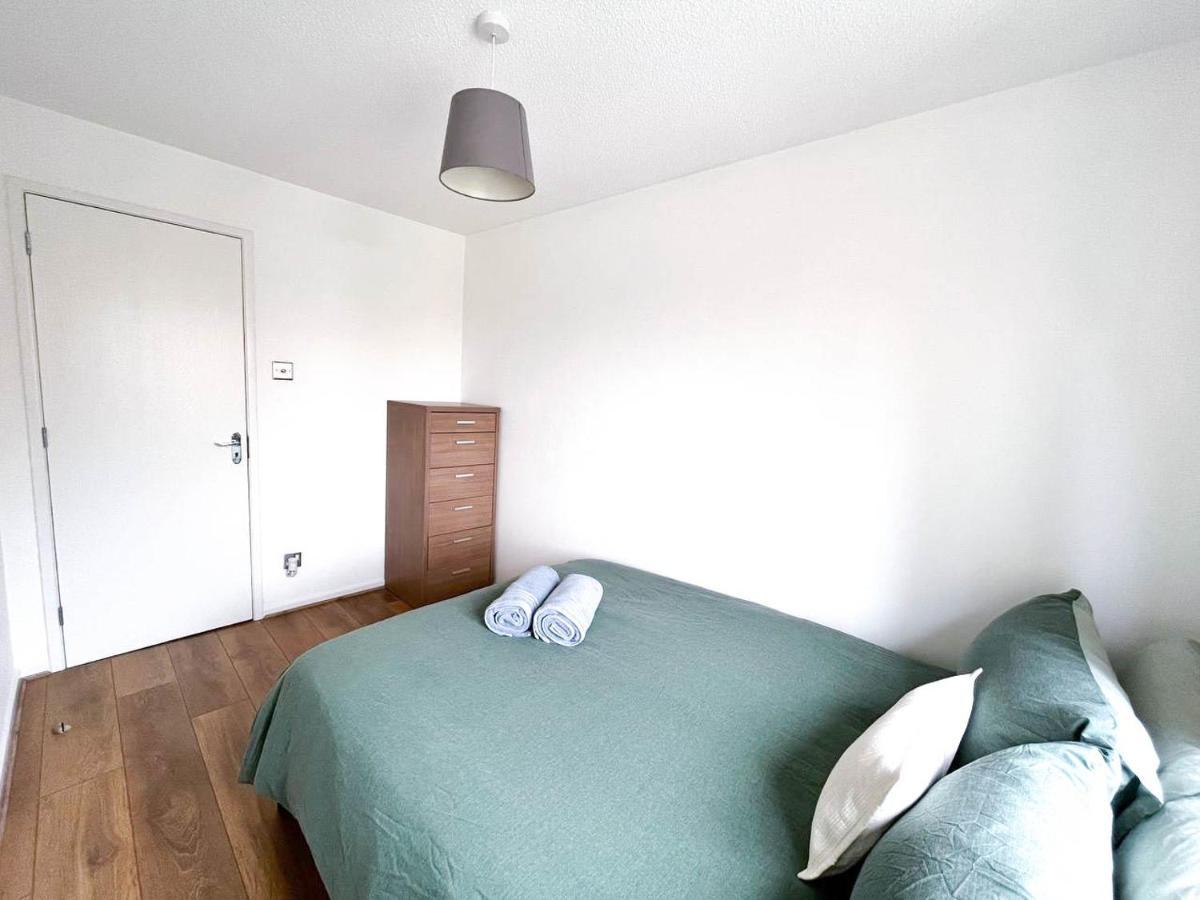 Lovely 2 Bedroom Flat With Free Parking, Great Transport Links To Central London, The Excel Centre, Canary Wharf And The O2! Zewnętrze zdjęcie