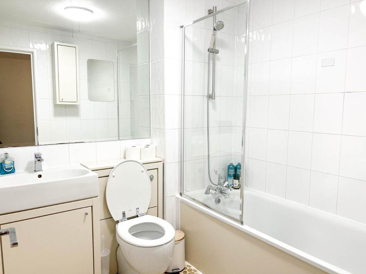 Lovely 2 Bedroom Flat With Free Parking, Great Transport Links To Central London, The Excel Centre, Canary Wharf And The O2! Zewnętrze zdjęcie
