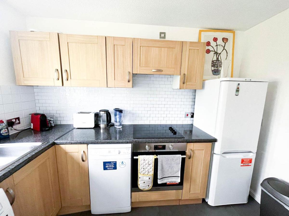 Lovely 2 Bedroom Flat With Free Parking, Great Transport Links To Central London, The Excel Centre, Canary Wharf And The O2! Zewnętrze zdjęcie