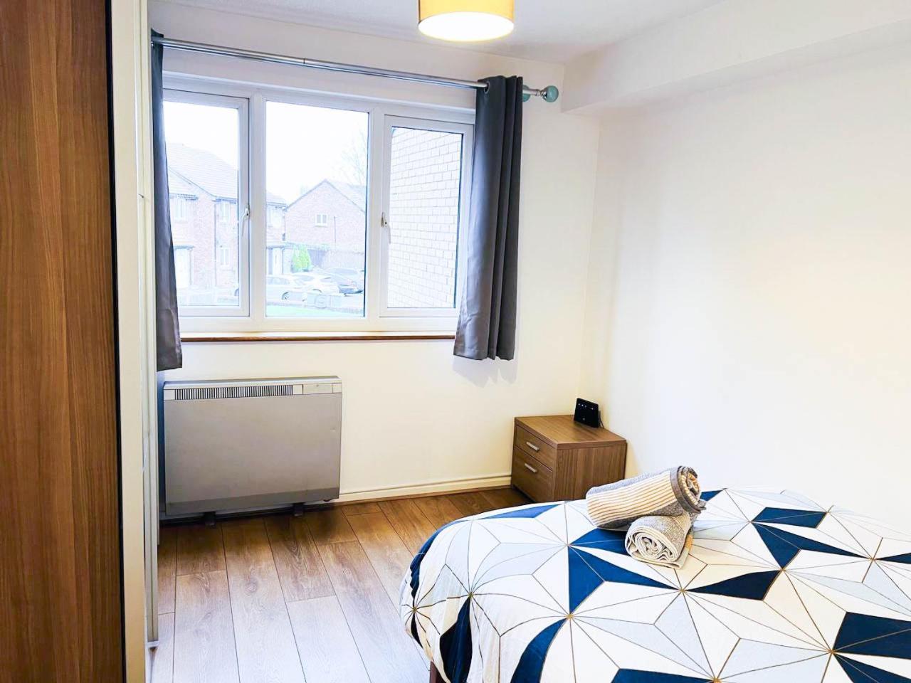 Lovely 2 Bedroom Flat With Free Parking, Great Transport Links To Central London, The Excel Centre, Canary Wharf And The O2! Zewnętrze zdjęcie